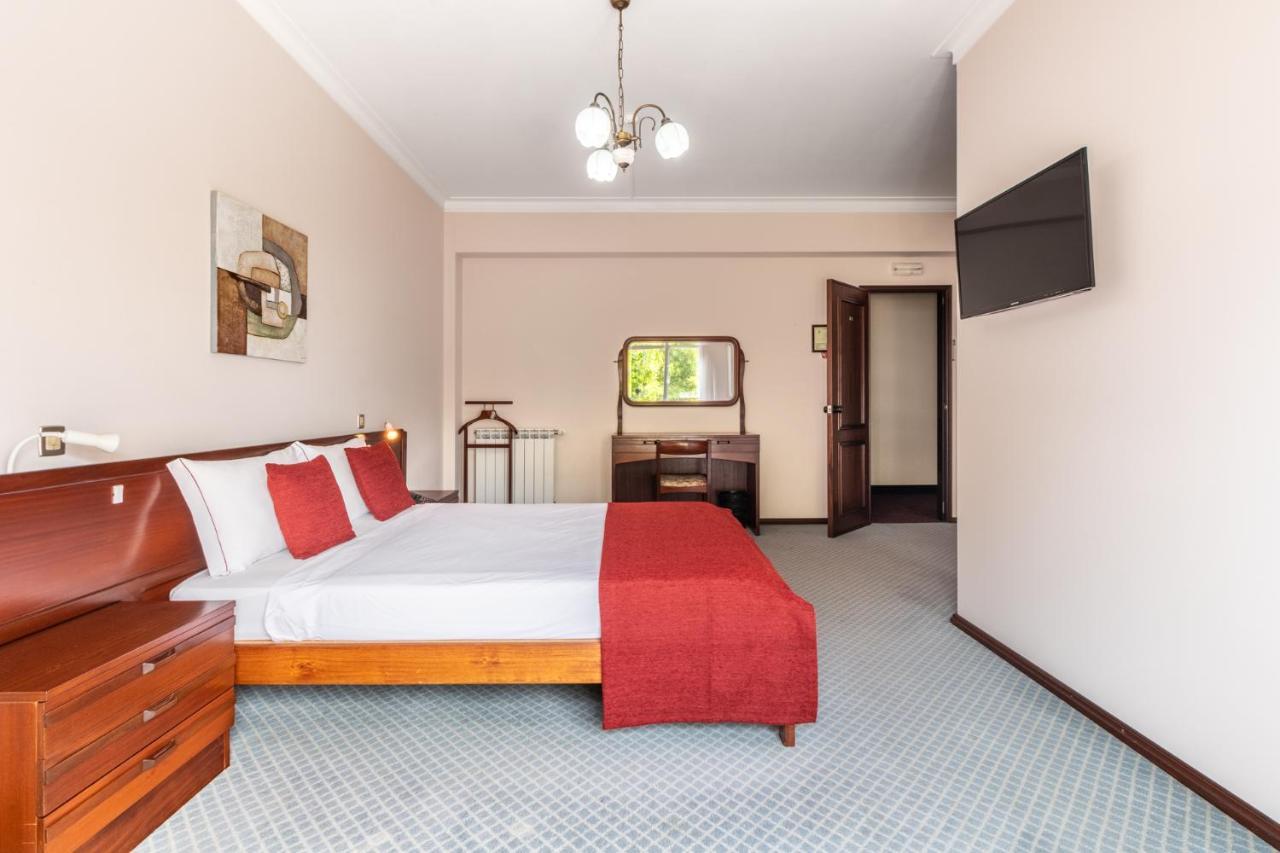 Hotel Colmeia Monte Real Exterior photo