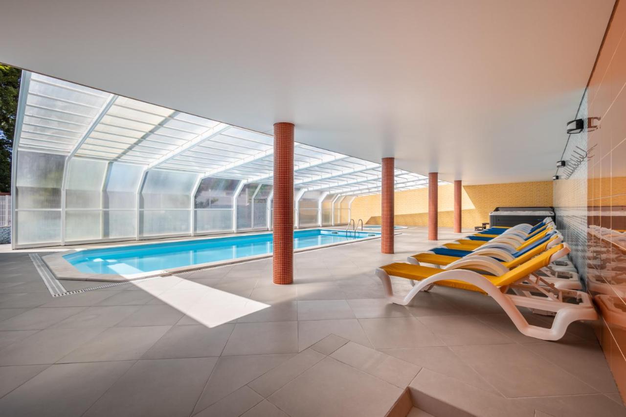 Hotel Colmeia Monte Real Exterior photo