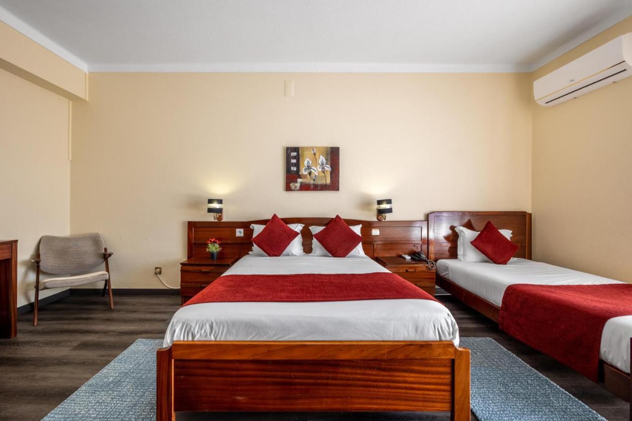 Hotel Colmeia Monte Real Exterior photo